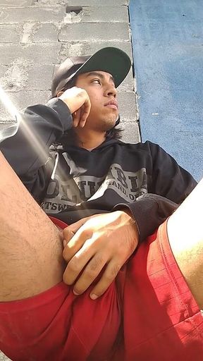 Tremendous Cock of This Big-headed Guy