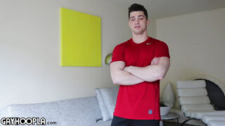 Solopigevideo af den unge Collin Simpson, der får en stor pik, der bliver analt kneppet