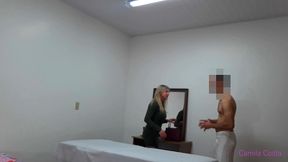 fui ao massagista para relaxar e ele me tacou o bambu!