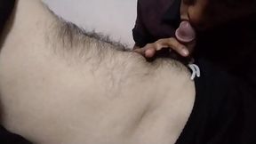 Deliciosa mamada a mi macho peludo.