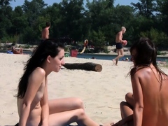 This nude babe isnt afraid to go to the nudist beach