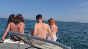 couples echangistes baisent sur un bateau