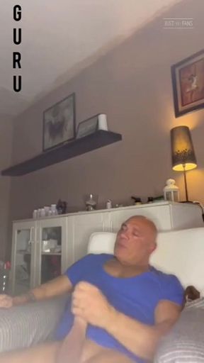 Home Made Wank. Bodybuilder Jerk off Solo Videi