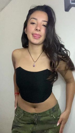 Teen onlyfan shows off her tits