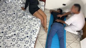 me gusta que el masajista me haga masaje en mi culo y mi vagina al frente de mi marido cornudo ntr netorare
