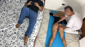 me gusta que el masajista me haga masaje en mi culo y mi vagina al frente de mi marido cornudo ntr netorare
