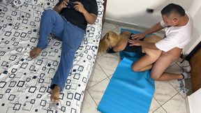 me gusta que el masajista me haga masaje en mi culo y mi vagina al frente de mi marido cornudo ntr netorare