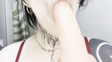 Quick blowjob on a huge dildo