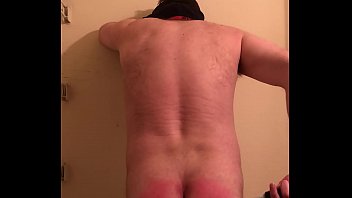 dude spanks himself to for self discipline