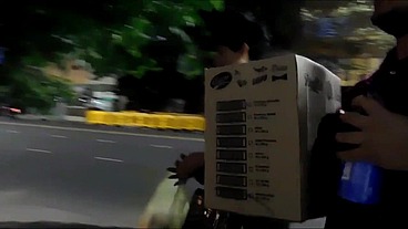 la madrastra de mi amigo va a l super y se coje a dos tipos cualquiera