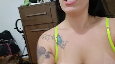 Comi a buceta da mulher do corno, nao aguentei tirei a camisinha e de final deixei ele gozar dentro do meu cu
