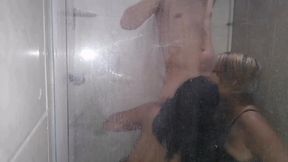 trio en la ducha