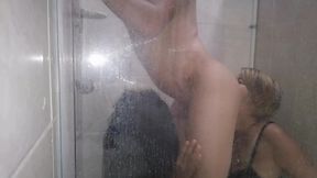 trio en la ducha