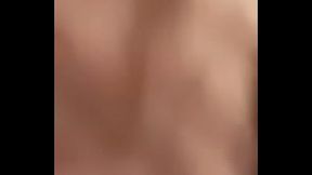 Chapina teniendo orgasmo