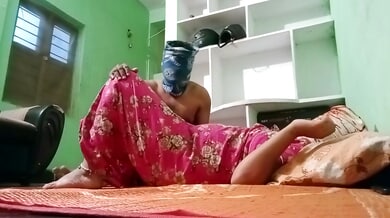 Indian housemaid shares intimate moment with visitor in private bedroom