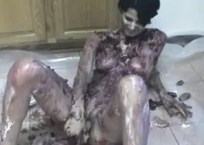 Foxy Roxanne's messy masturbation