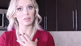 PervMom - sexy Blonde Mom Getting Her Bubble Butt Bouncing