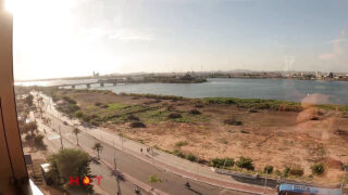 قضيب ضخم يضرب مؤخرة مراهقة لاتينية موشومة في مشهد جنسي شرجي مثير من منظور الشخص الأول