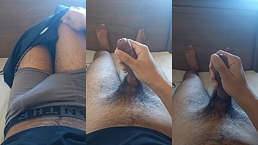 Novinho pauzudo se masturbando e gemendo