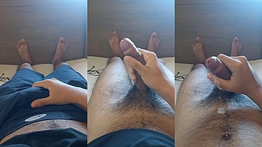 Novinho pauzudo se masturbando e gemendo