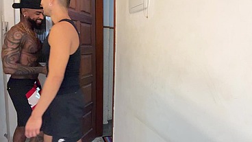 VEIO SENTIR A PICA DO NEGÃO E PEDIU MAIS