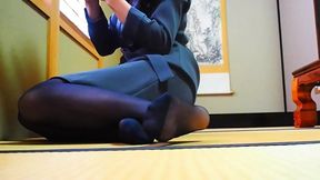 Feet - Relaxing in Japanese-style Room