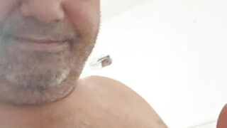 Video amatoriale di una troia gay che si masturba