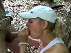 Reife Frau will im Wald Gefickt werden