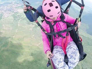 SQUIRTING while PARAGLIDING in 2200 m above the sea ( 7000 feet )