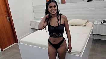 Primeira vez no porno da moreninha Larissa Goulart dando cu pro Jr Doidera que deixou a bucetinha dela toda gozada