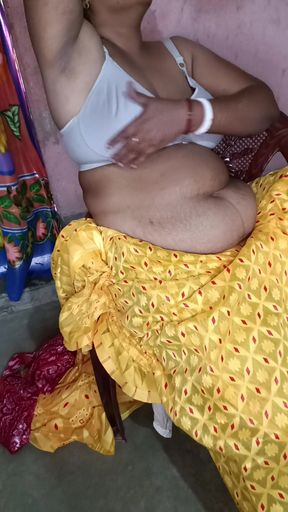 Solo - Yellow Saree Dropping and Fingaring