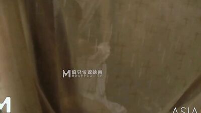 Gorgeous Asian beauty gives a sensual blowjob before being railed