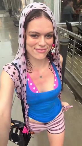 Amateur onlyfan shows off her tits