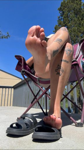 Ignored by Sun-kissed feet