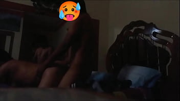 OBRERO SE METE A MI CUARTO MIENTRAS ME CAMBIABA Y ME DEJO CACHAR AL VERLO ERECTO Y DOTADO PARTE 1