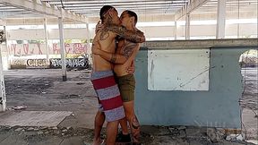 FODENDO COM MEU PRIMO NO PR&Eacute_DIO ABANDONADO