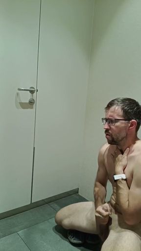 Rychlovka Na Veejnch Wc Na Ndra: Tajn Slo Ve Feldkirchu