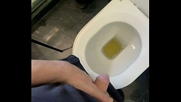 Jules&rsquo_ Bathroom Breaks: A Normal Day Compilation