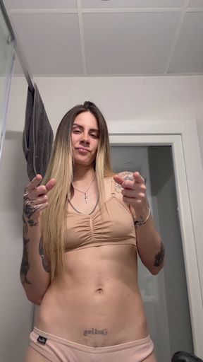 Amateur with big tits exposes her natural assets on OnlyFans