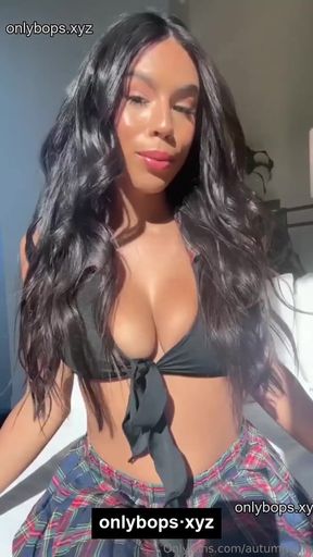 Famous teen influencer exposes her body on TikTok