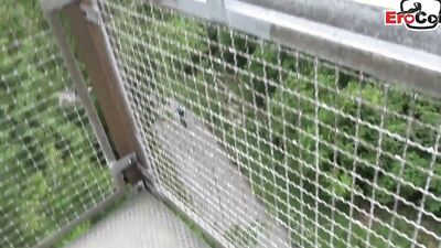 Heiße Mulattin fickt mit ihrem Freund auf einem Aussichtsturm