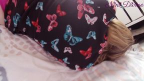 I'm relaxing in my bed and my wife comes with her huge ass to ride my cock!