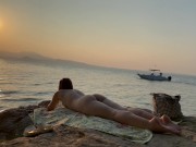I asked a stranger to put me some sunscreen on a nudist beach