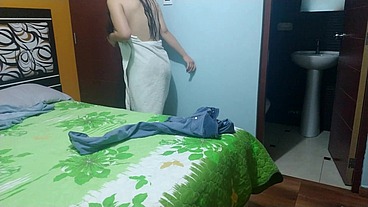 Me aprovecho de mi cuñada cuando llegó al hotel