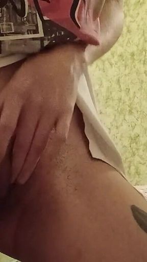Quick Female Masturbation in Public Toilet