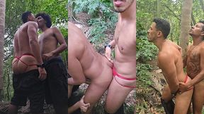 garoto rabudo dando o cu no quintal para dois heteros ativos