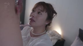 Horny And Sexy Japanese MILf Gets Creampied