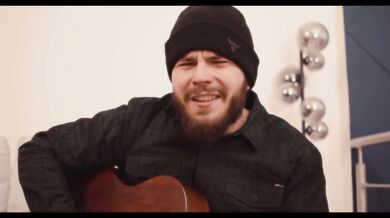 Clea Gaultier and Martina Smeraldi take it to music in RA2Z's "Moments Présents" video