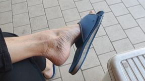 Dropping, dangling and shoeplay with worn out slippers (avi)