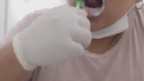 Rutina dental compartida: juntos hasta el brillo final.